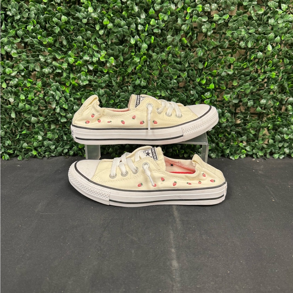 Chuck Taylor All Star Shoreline Embroidered Strawberries Slip On - W6.5